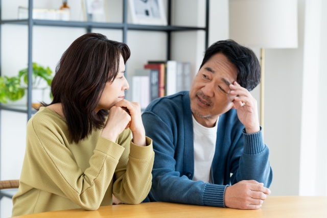 不動産買取で悩む夫婦